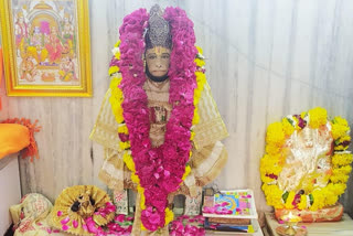 AAP leader Durgesh Pathak prayed in ancient Hanuman temple