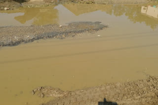 pits on the road in mirzapur