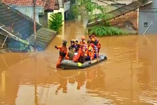 Stranded residents rescued as floods hit Jakarta