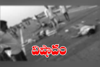 రెండు ద్విచక్రవాహనాలు ఢీ... ముగ్గురు దుర్మరణం