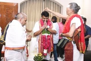 mahankali temple priests felicitated minister thalasani srinivas yadav