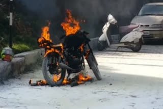 Coonoor, Bike fire accident, Ooty-Coonoor road