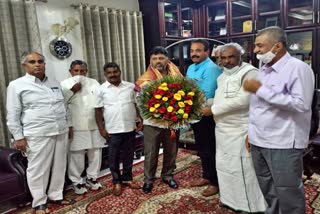 kolar political leaders meets dk shivkumar