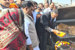 MLA Ramveer Singh Bidhuri inaugurates road construction in Badarpur of Delhi