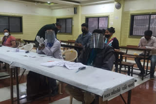 Gujarat civic polls_Voting in 6 major cities starts peacefully  Ahmedabad  Voting in the civic polls  ഗുജറാത്ത് മുൻസിപ്പൽ കോർപ്പറേഷൻ തെരഞ്ഞെടുപ്പ്; വോട്ടിങ് ആരംഭിച്ചു