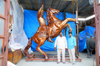 Uyyalawada Narasimha Reddy's huge bronze statue in kadapa district