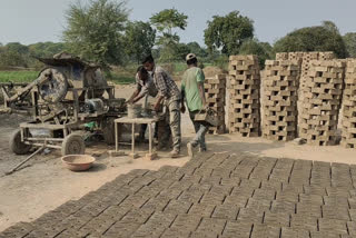 Father-son making brick machine