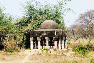 mullah bahram mantqi maqbara in jaunpur