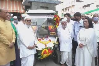 two e rikshaw donate for handicapped devotees in pandharpur