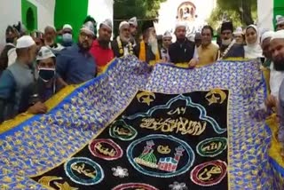 delhi-cm-arvind-kejriwal-offer-chadar-in-ajmer-sharif