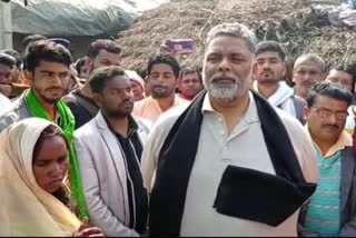 Pappu Yadav met family members of poisonous liquor inciden