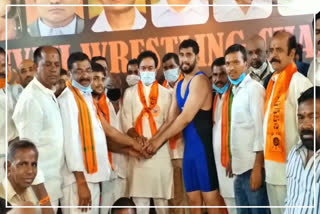 kishan-reddy-presents-prizes-to-the-winners-of-the-wrestling-competition