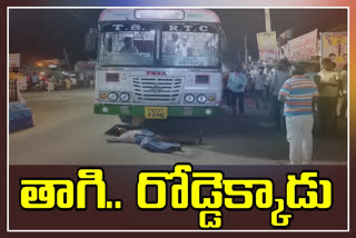 drunk-person-hull-chal-in-manthani-peddapally-district