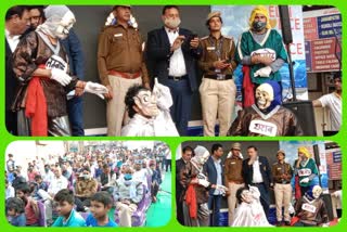 A street play in Daya Basti on behalf of Delhi Police