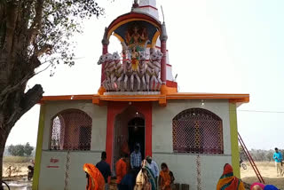 crowds-of-devotees-worship-at-dumka-sun-temple