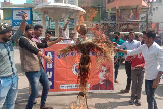 ABVP students burn effigy of CM Nitish
