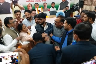 fight between state acting president and congress spokeperson in ranchi