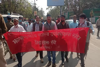 jharkhand-state-revenue-employees-union-protest-at-dc-office-in-ranchi