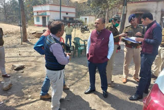 Collectors giving instructions to officers