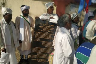 pathalgadi supporters arrived to put up shilapat in front of jharkhand high court