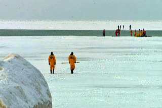 10 rescued after being stranded on ice floes in Lake Erie