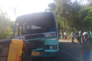 auto crashes on bus at hogenakkal road dharmapuri