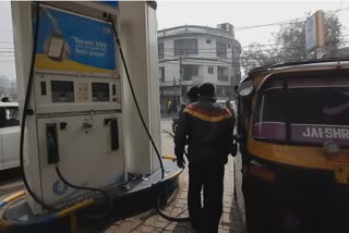 auto drivers upset in jammu due to rising petrol and diesel prices