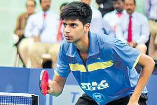 Snehit hogs the limelight, storms into semifinals