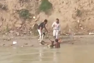 woman jumps into Gang nehar in masuri in ghaziabad