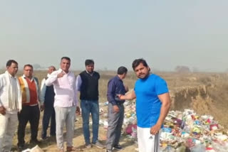 farmers protest against loni municipality as garbage thrown near fields