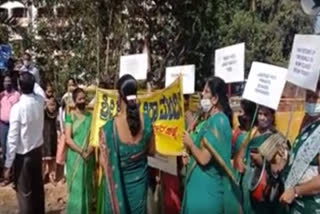 Karnataka private school teachers Stages protest in Bengaluru