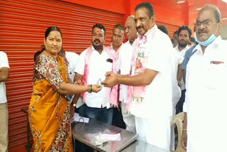 Accelerate the  trs party membership registration process in the karimnagar city