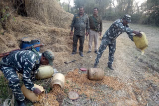 Police destroyed illegal liquor furnace in Koderma