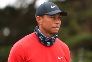 golf legend tiger woods admitted to hospital after car accident