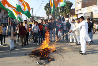 workers burnt effigy of CM Shivraj