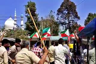 lathicharge-on-pfi-activists-in-kolar