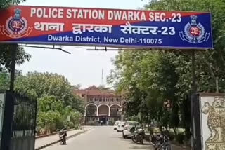 Dwarka police arrested 2 crooks
