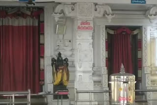 Thieves rob Sri Goda Padmavati Kalyana Venkateswara Swamy temple on Mathapalli bypass road in Huzur Nagar town at night