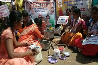 Congress protests against central government in Hubli