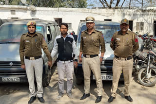 South Delhi Police caught the accused of stealing a vehicle