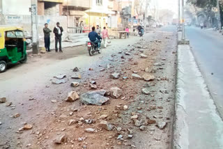 dumper driver escaped by throwing stones on the road in nuh tawadu