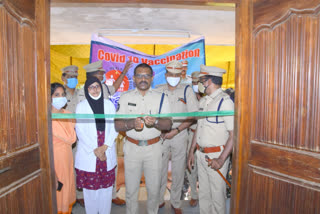 kadapa sp anbhurajan started  covid vaccination to police at kadapa hospital