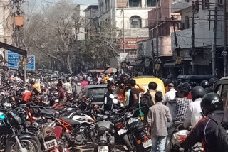 delhi karol bagh scooter market parking issue