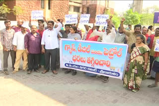 cpm dharna in srikulam over gas petrol fares