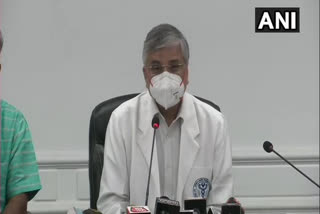 New COVID-19 strains not 'more infectious', need to aggressively monitor situation: AIIMS Director  New COVID-19 strains not 'more infectious  need to aggressively monitor situation: AIIMS Director  COVID-19  more infectious  monitor  AIIMS Director  കൊവിഡ് വകഭേദം പകര്‍ച്ചവ്യാധി അല്ലെങ്കിലും കൃത്യമായ നിരീക്ഷണം വേണമെന്ന് എയിംസ് ഡയറക്ടര്‍  കൊവിഡ് വകഭേദം  പകര്‍ച്ചവ്യാധി  നിരീക്ഷണം  എയിംസ് ഡയറക്ടര്‍  രൺദീപ് ഗുലേറിയ