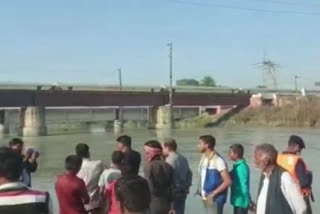 Girl falls in canal in ghaziabad