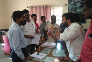 BJP is aggressive against the mismanagement of the Assistant Registrar's Office Sillod