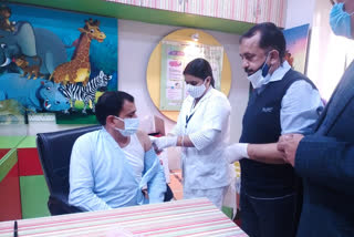 Sanjay Aggarwal got Corona vaccine