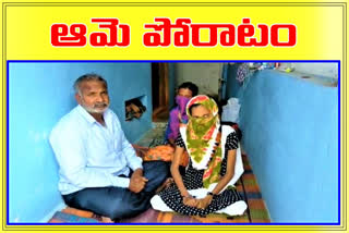 Wife dharna in front of husband house in nizamabad