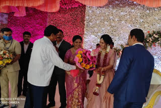 CM Yediyurappa grand daughter marriage,CM Yediyurappa grand daughter marriage function,  CM Yediyurappa grand daughter marriage function, ಸಿಎಂ ಮೊಮ್ಮಗಳ ಮದುವೆ ಆರತಕ್ಷತೆ ಸಮಾರಂಭ, ಸಿಎಂ ಮೊಮ್ಮಗಳ ಮದುವೆ ಆರತಕ್ಷತೆ ಸಮಾರಂಭದಲ್ಲಿ ರಾಜಕೀಯ ಗಣ್ಯರು ಭಾಗಿ, ಸಿಎಂ ಮೊಮ್ಮಗಳ ಮದುವೆ, ಸಿಎಂ ಮೊಮ್ಮಗಳ ಮದುವೆ ಸುದ್ದಿ,